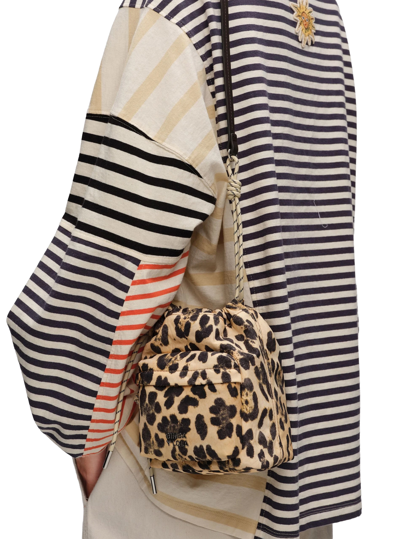 ΓΥΝΑΙΚΕΙΑ ΤΣΑΝΤΑ ΩΜΟΥ 3