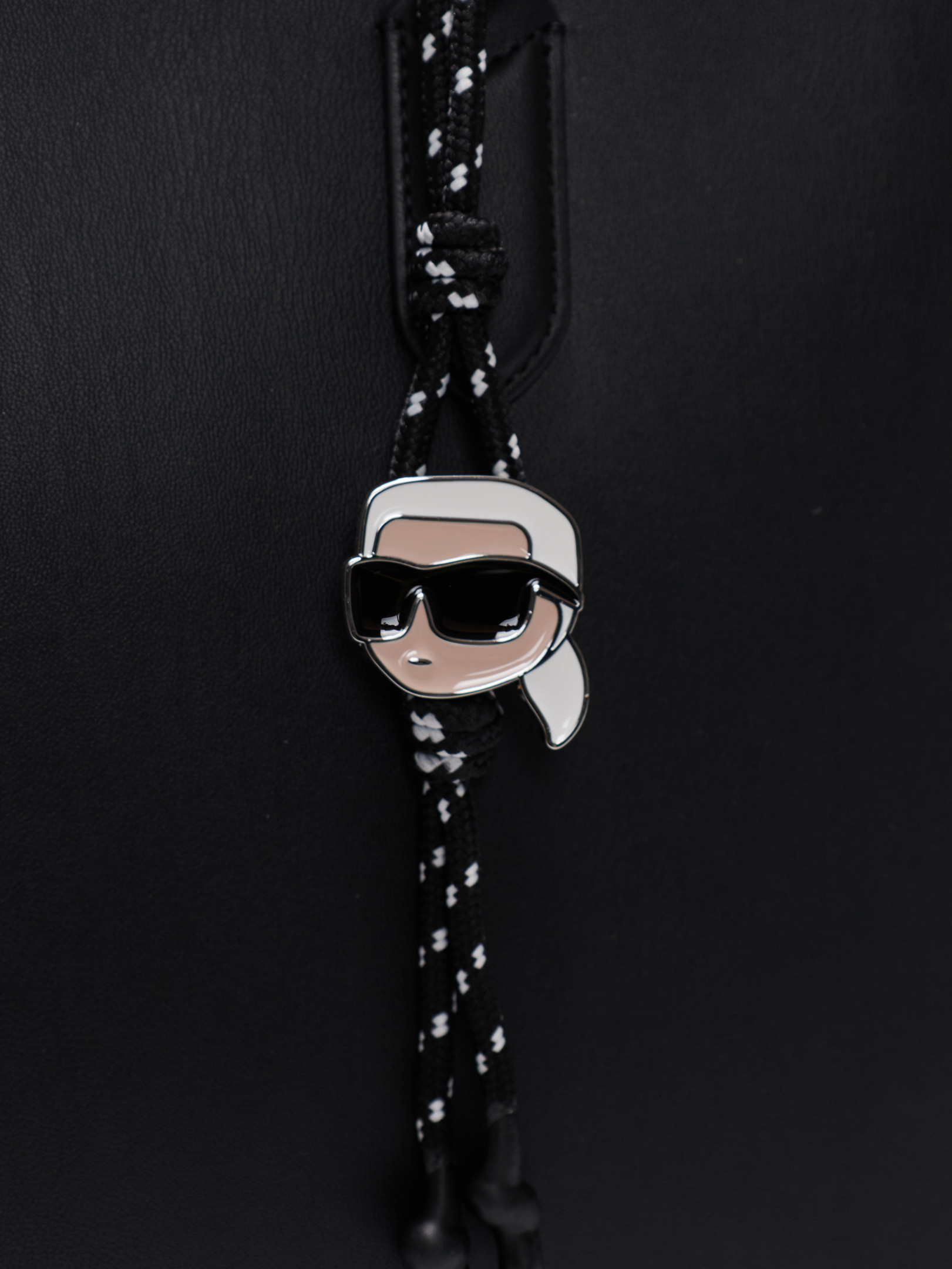 ΓΥΝΑΙΚΕΙΑ ΤΣΑΝΤΑ ΩΜΟΥ  3