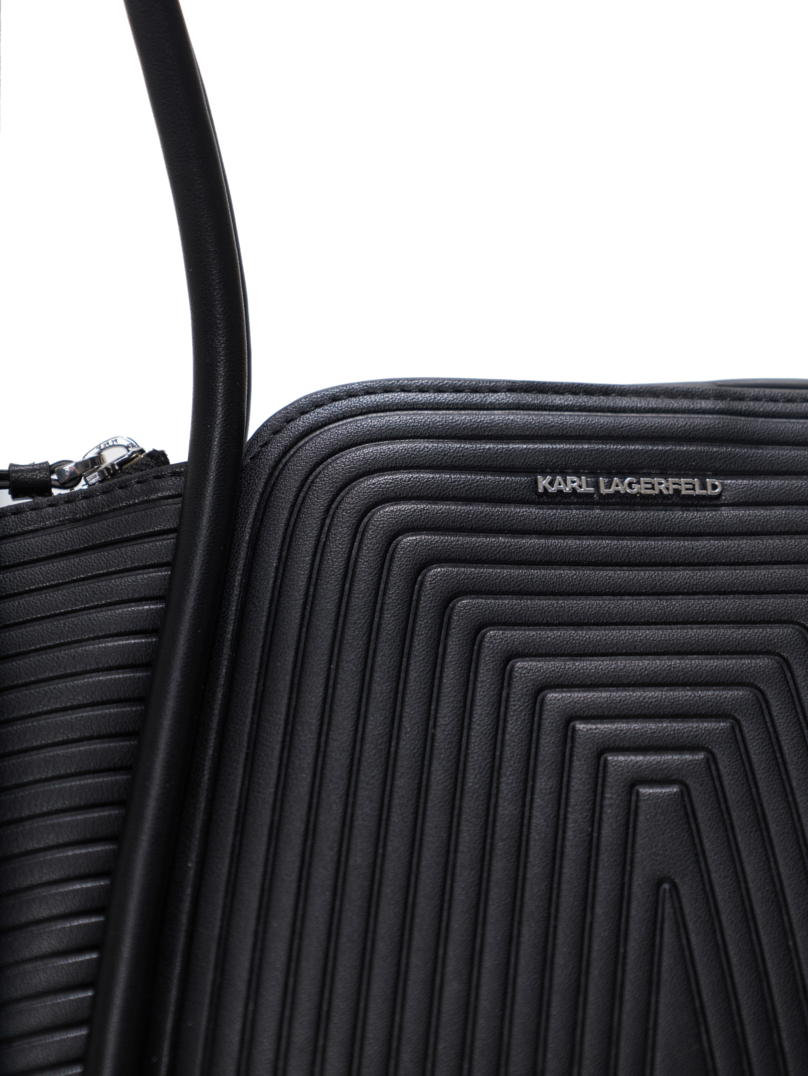 ΓΥΝΑΙΚΕΙΑ ΤΣΑΝΤΑ ΩΜΟΥ  3