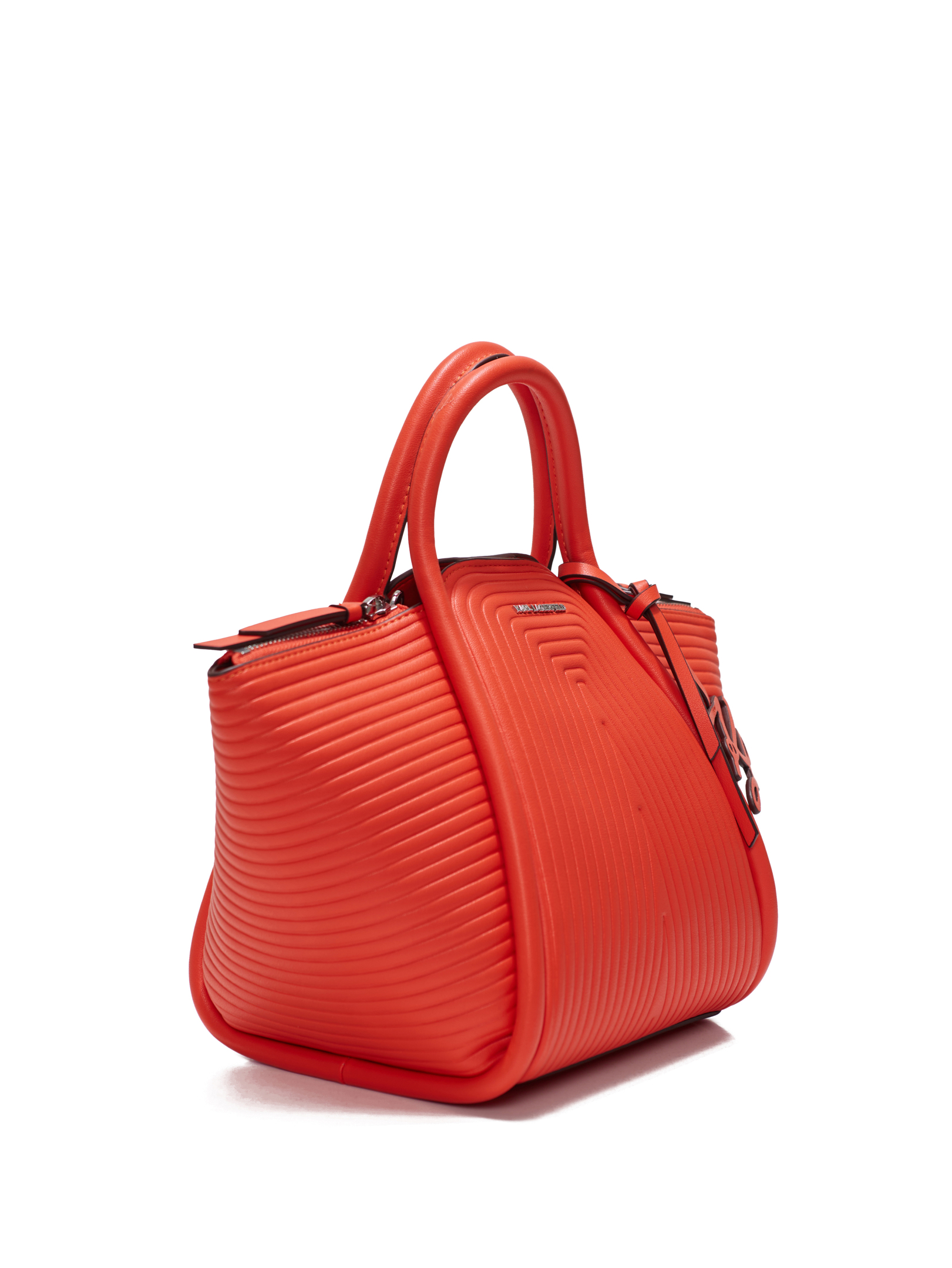 ΓΥΝΑΙΚΕΙΑ ΤΣΑΝΤΑ ΧΕΙΡΟΣ  2