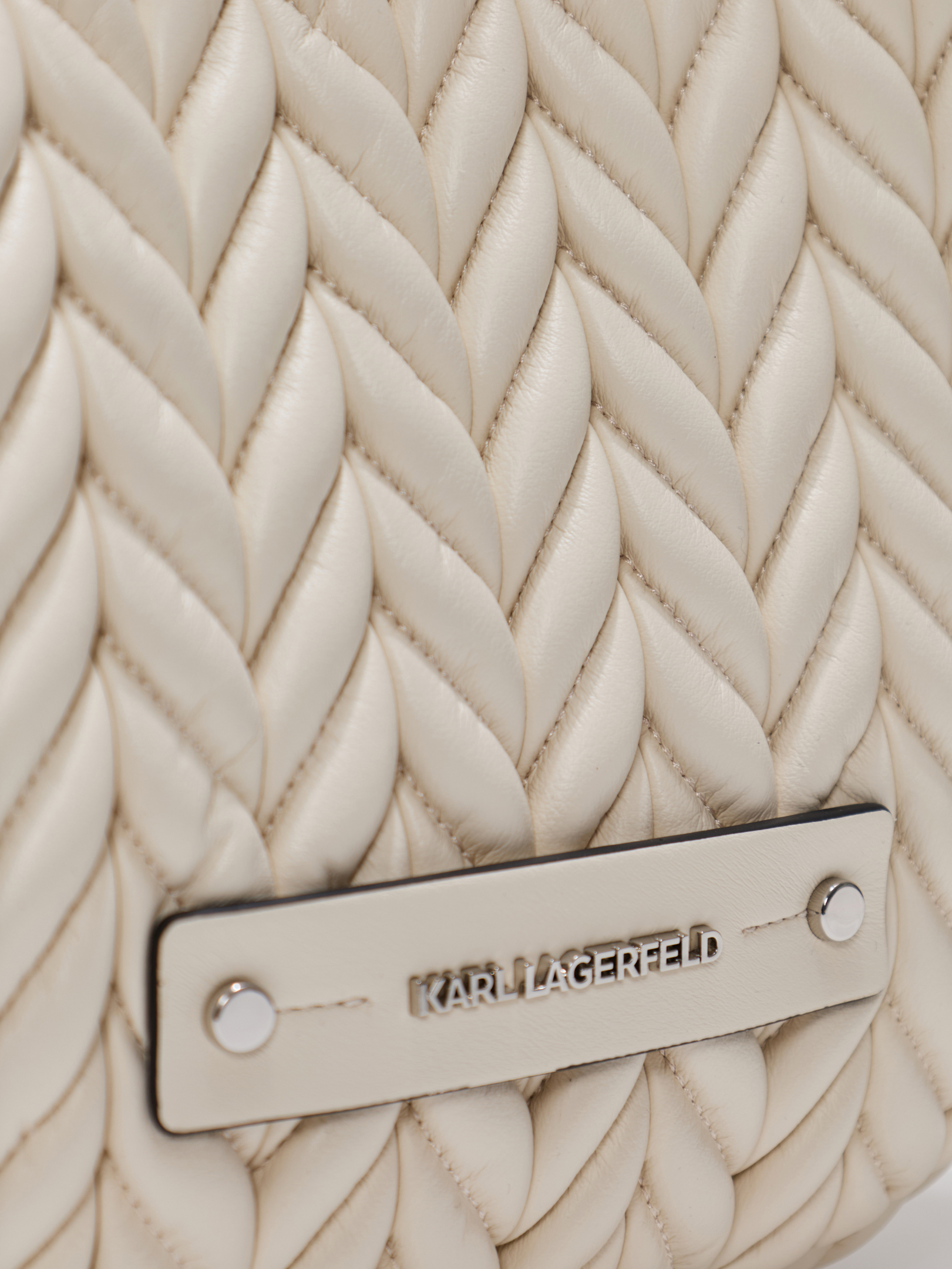 ΓΥΝΑΙΚΕΙΑ ΤΣΑΝΤΑ ΩΜΟΥ 3