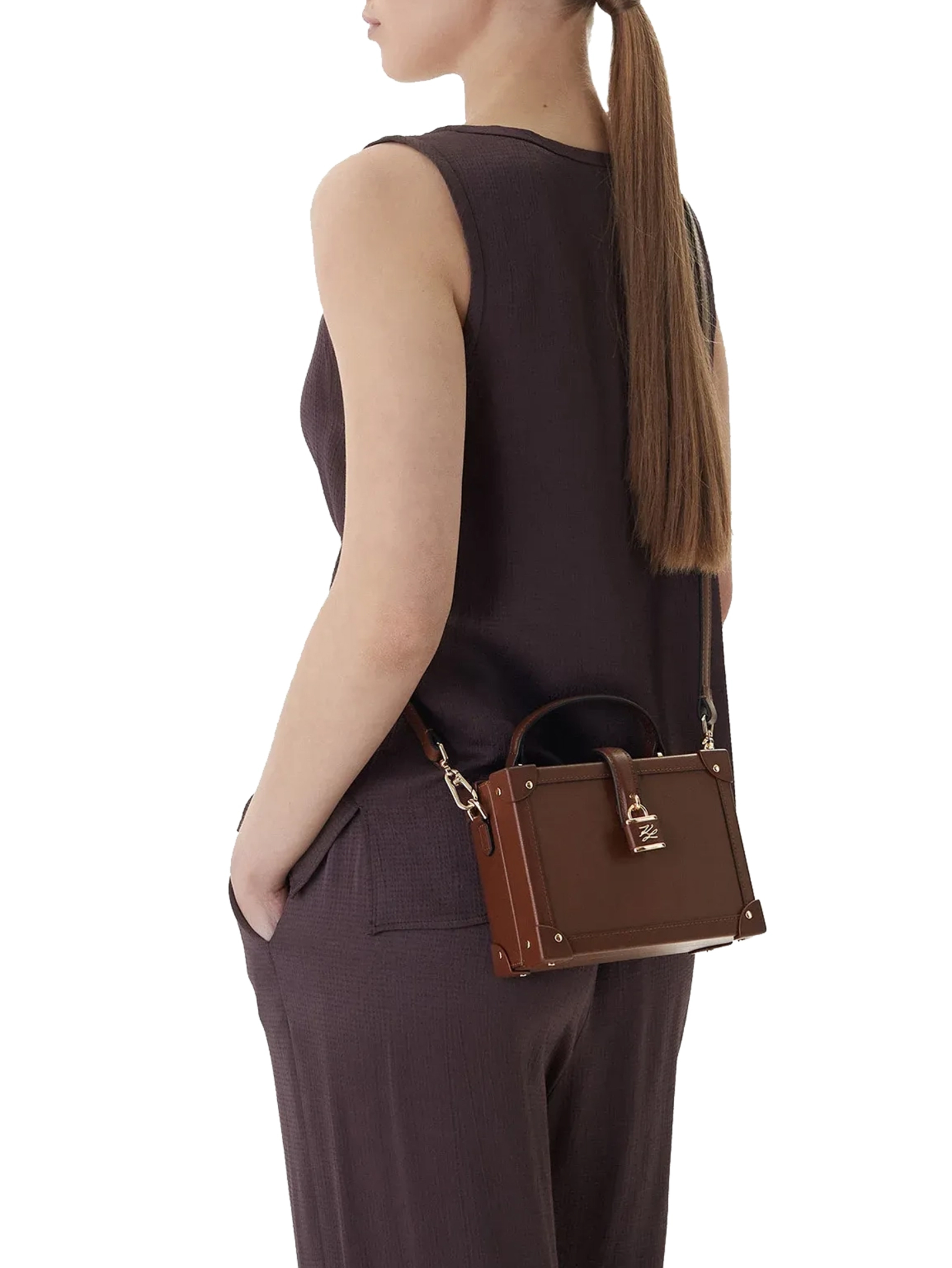 ΓΥΝΑΙΚΕΙΑ ΤΣΑΝΤΑ ΧΕΙΡΟΣ  3