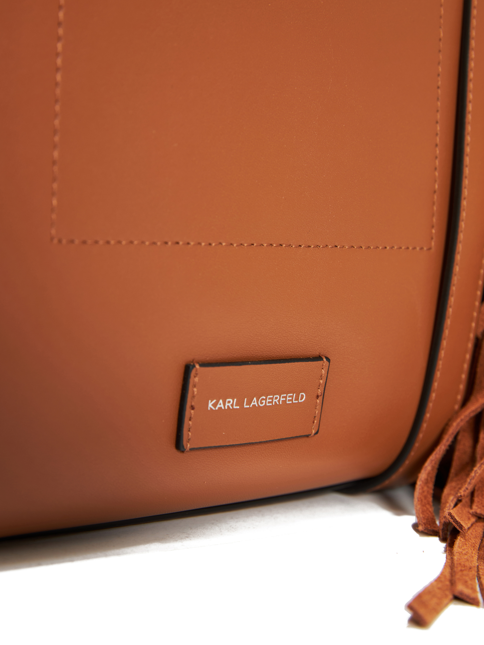 ΓΥΝΑΙΚΕΙΑ ΤΣΑΝΤΑ ΧΕΙΡΟΣ  3