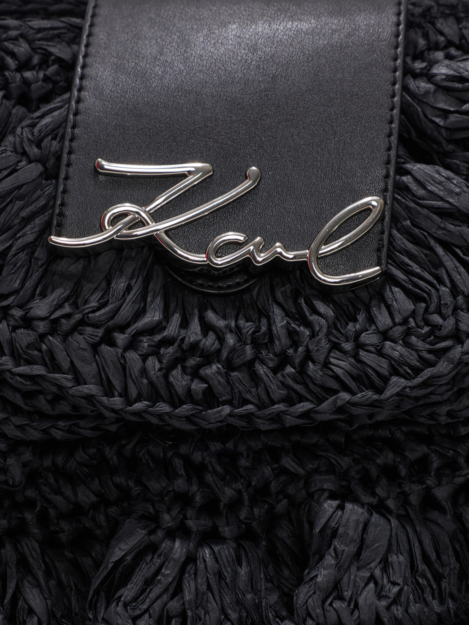 ΓΥΝΑΙΚΕΙΑ ΤΣΑΝΤΑ ΩΜΟΥ  3