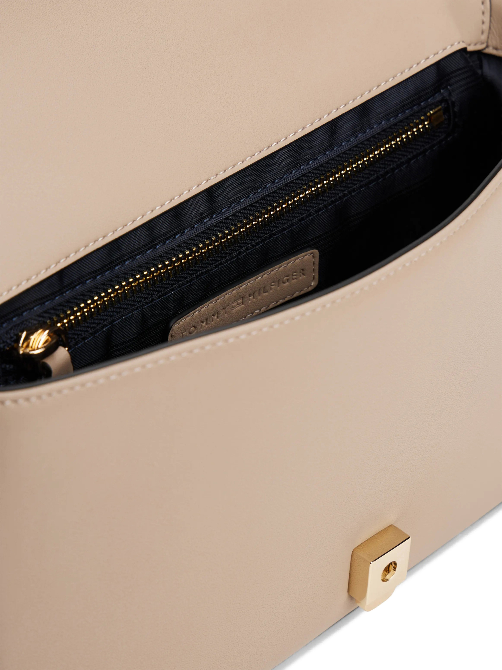 ΓΥΝΑΙΚΕΙΑ ΤΣΑΝΤΑ ΩΜΟΥ 2