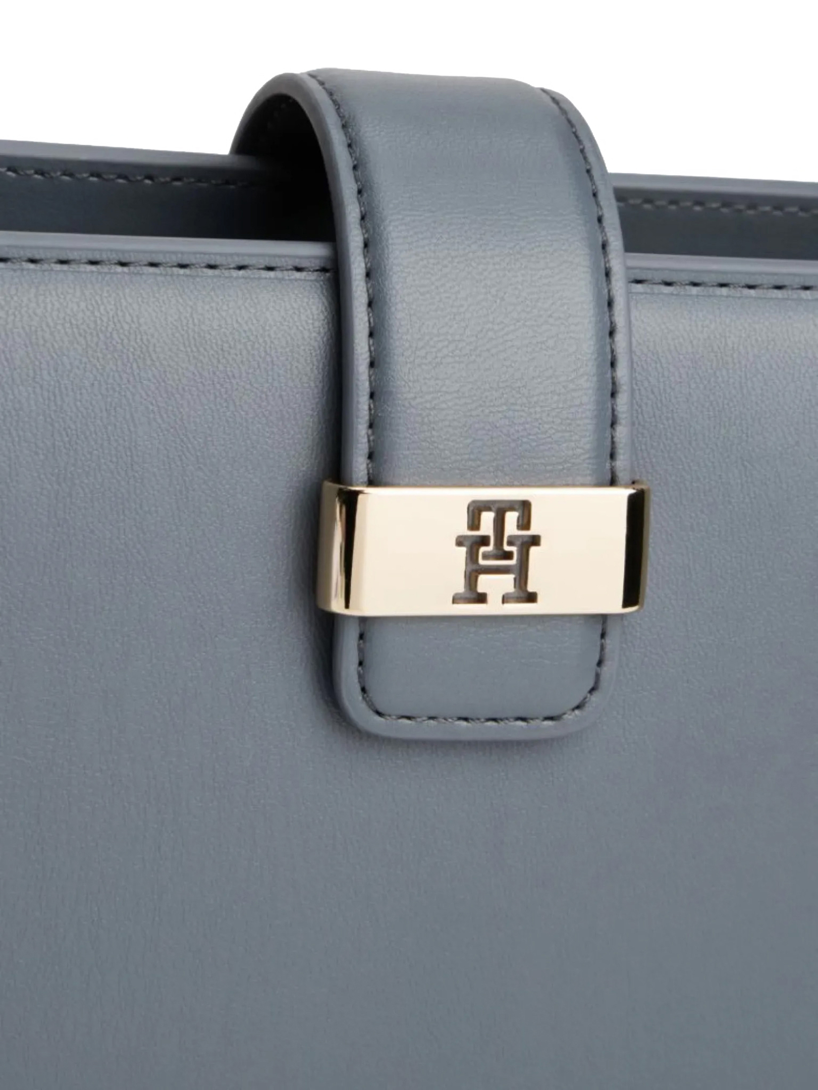 ΓΥΝΑΙΚΕΙΑ ΤΣΑΝΤΑ ΧΕΙΡΟΣ 3