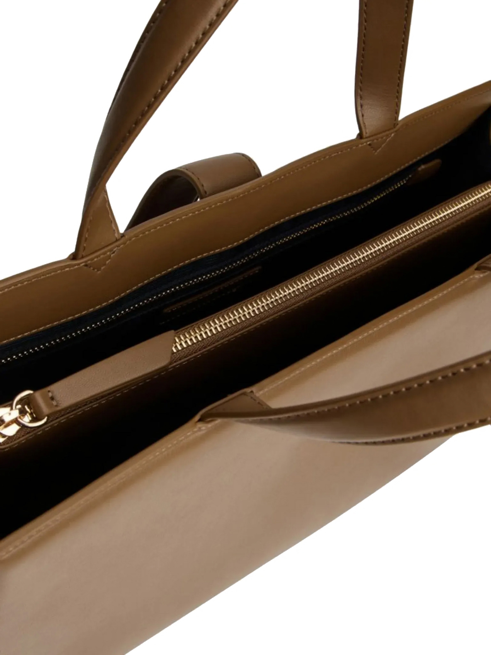 ΓΥΝΑΙΚΕΙΑ ΤΣΑΝΤΑ ΧΕΙΡΟΣ 3