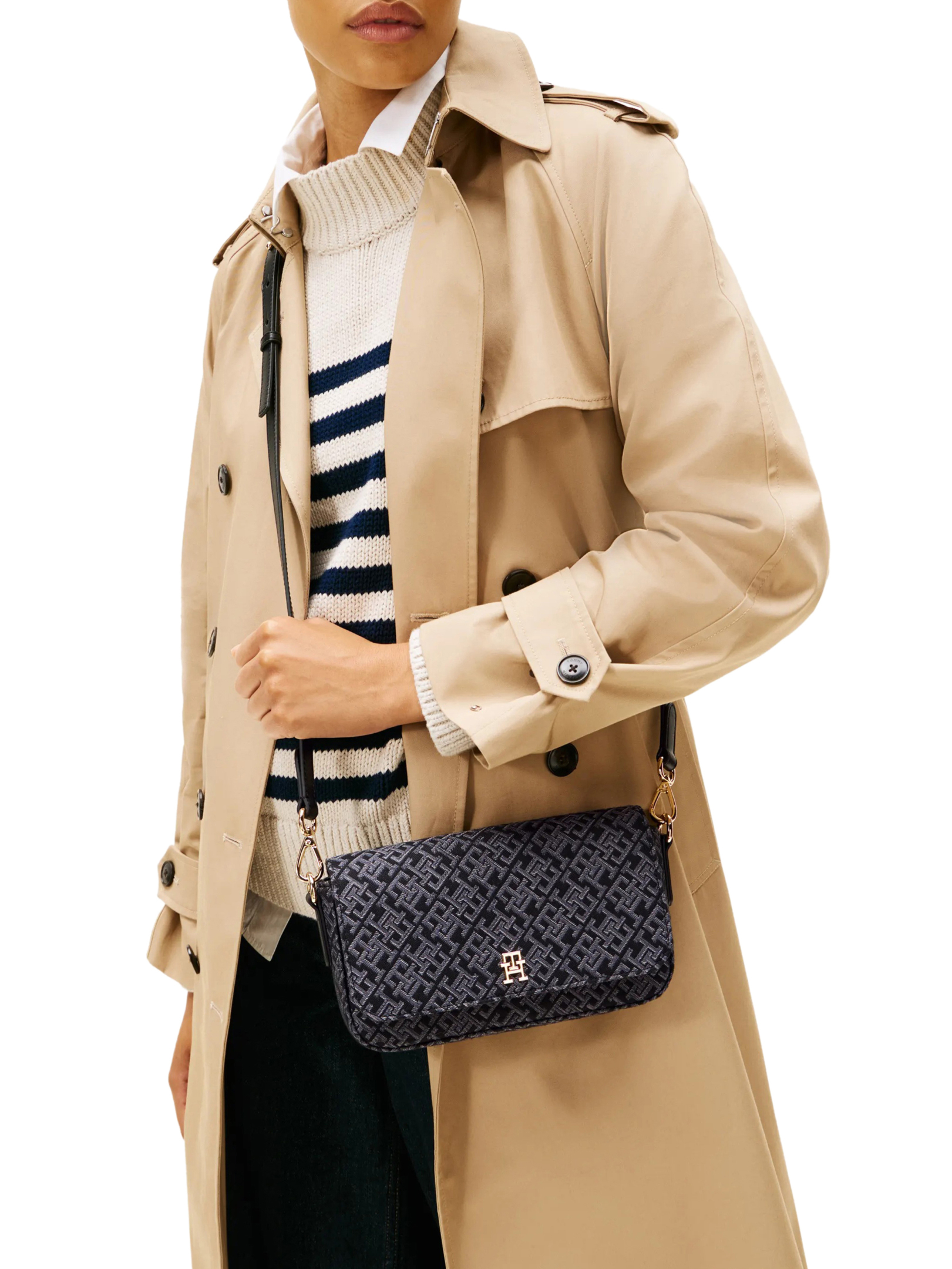 ΓΥΝΑΙΚΕΙΑ ΤΣΑΝΤΑ ΧΙΑΣΤΙ ΑΠΟ ΖΑΚΑΡ 4