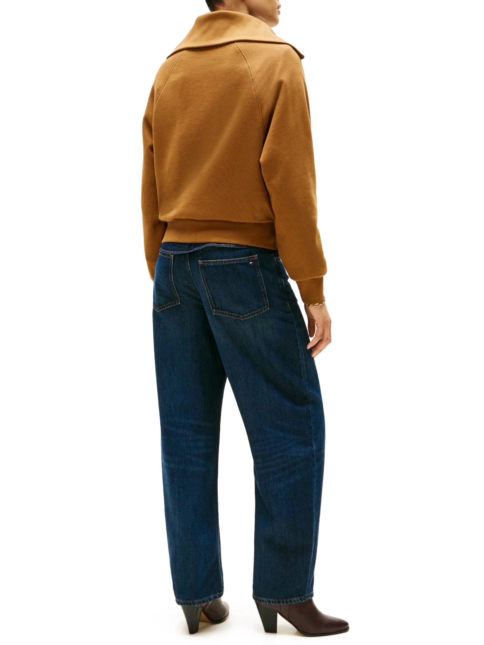 ΓΥΝΑΙΚΕΙΟ ΠΟΥΛΟΒΕΡ  2