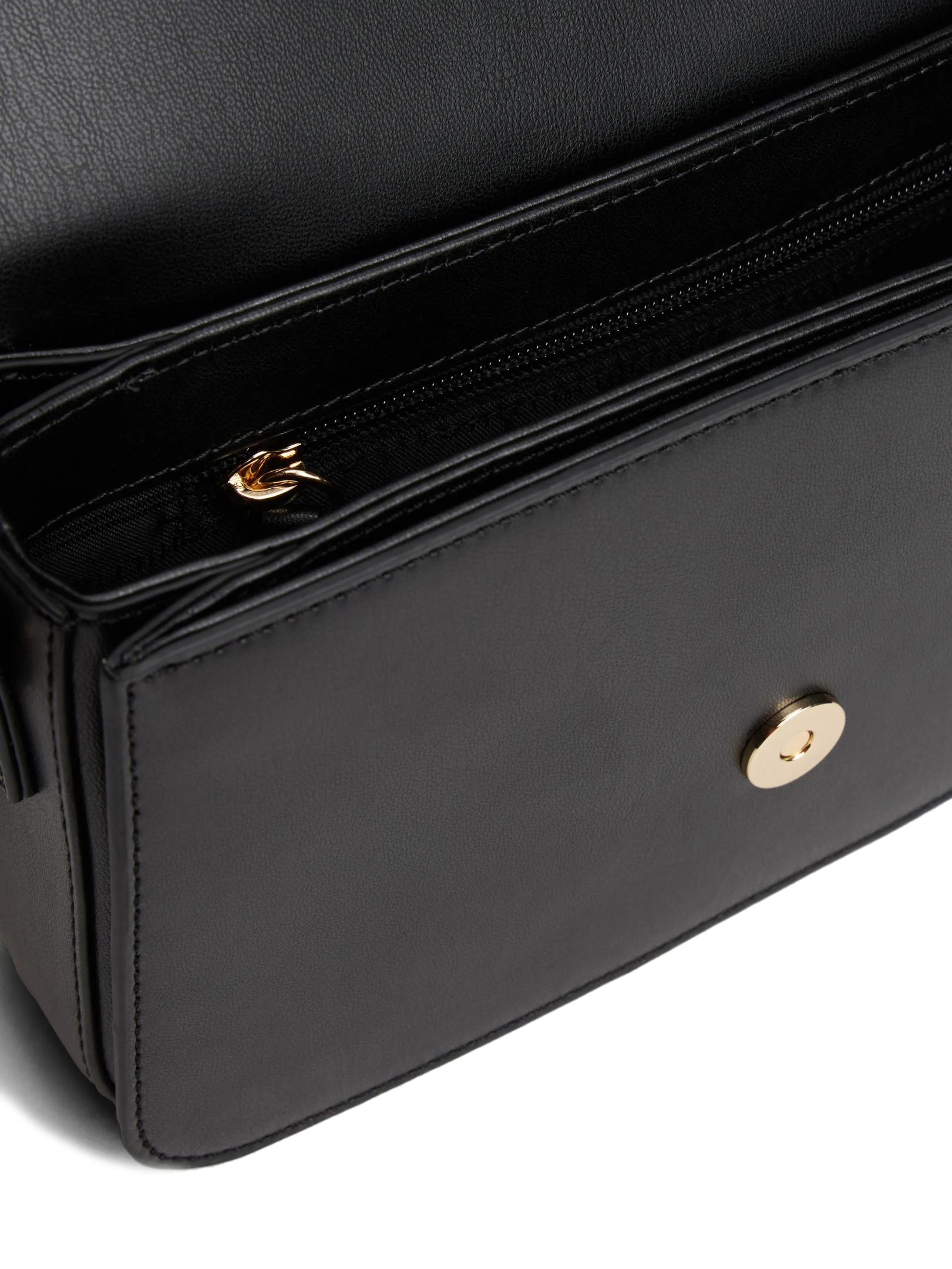 ΓΥΝΑΙΚΕΙΑ ΤΣΑΝΤΑ ΧΙΑΣΤΙ 3