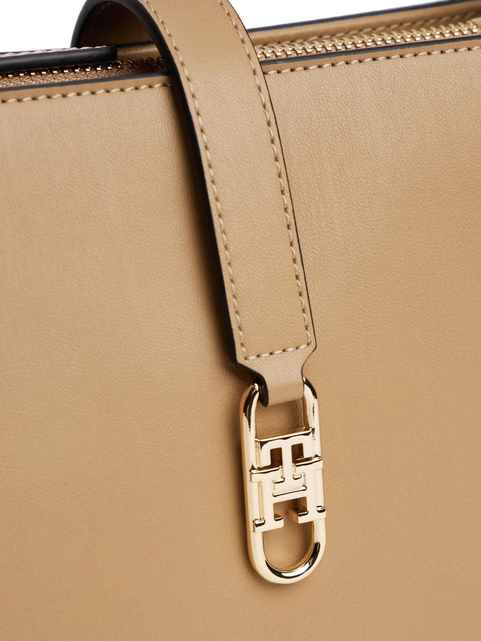 ΓΥΝΑΙΚΕΙΑ TH LIBRE ΤΣΑΝΤΑ ΩΜΟΥ 3