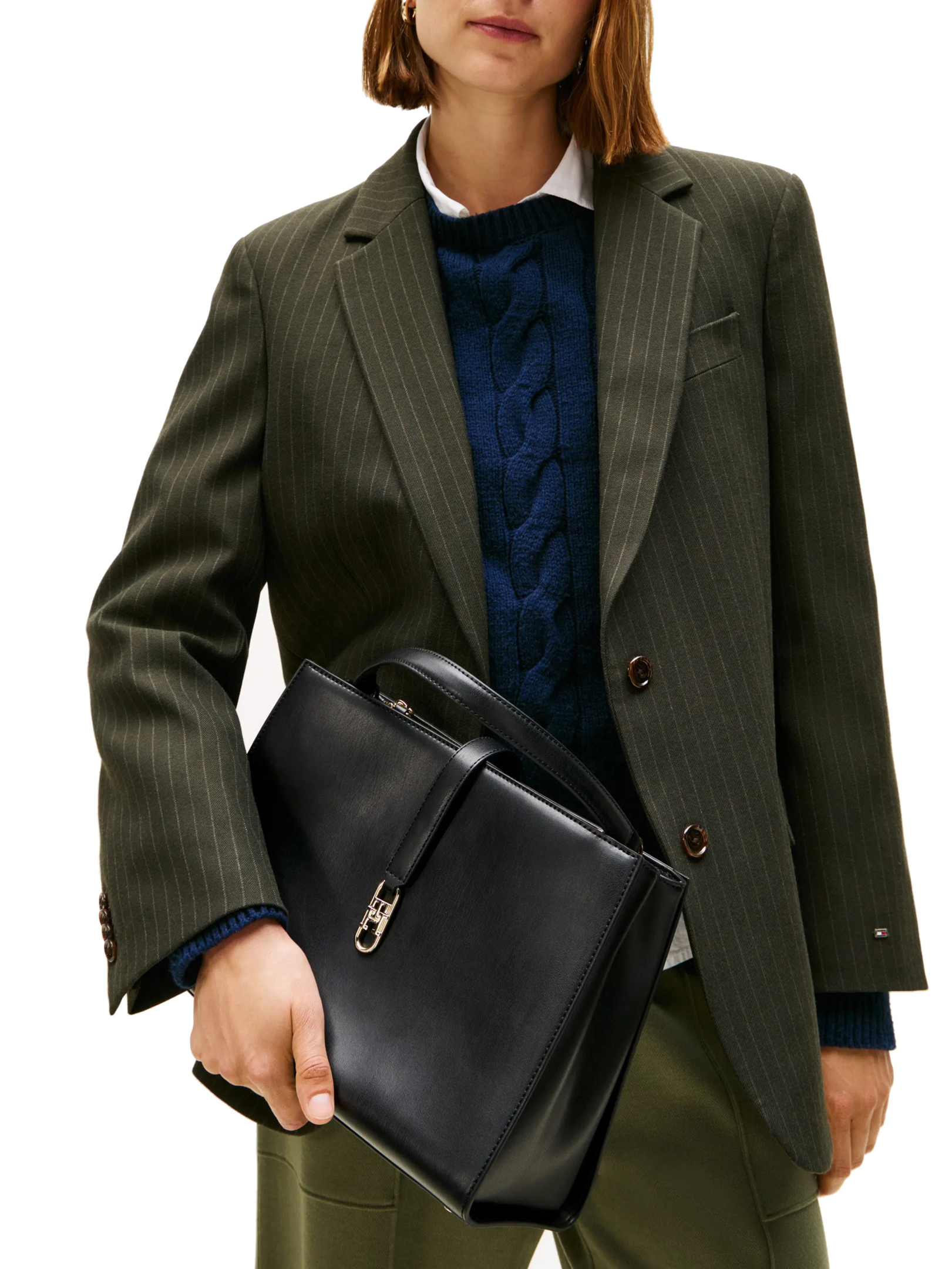 ΓΥΝΑΙΚΕΙΑ ΤΣΑΝΤΑ ΧΙΑΣΤΙ 4