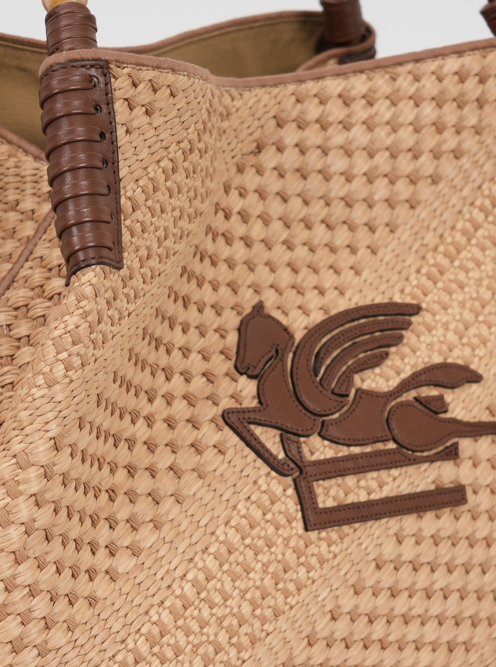 ΓΥΝΑΙΚΕΙΑ ΤΣΑΝΤΑ ΩΜΟΥ  3