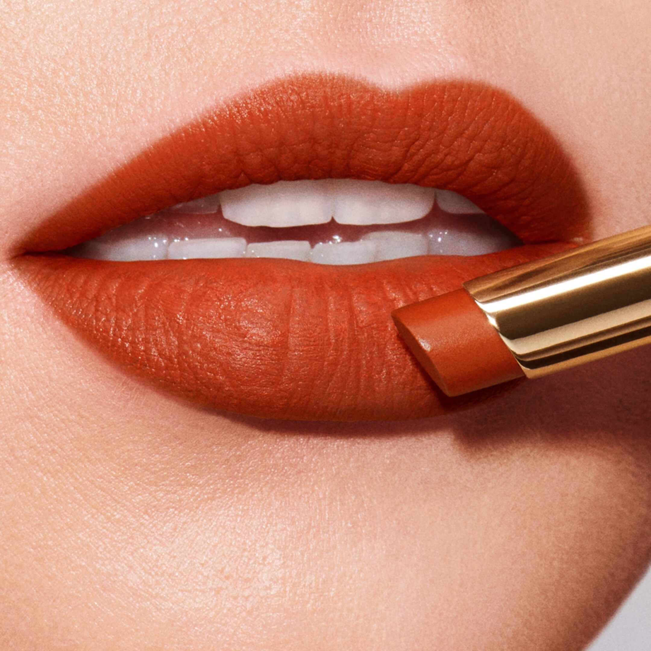 PURE COLOR EXPLICIT SILK MATTE LIPSTICK 2