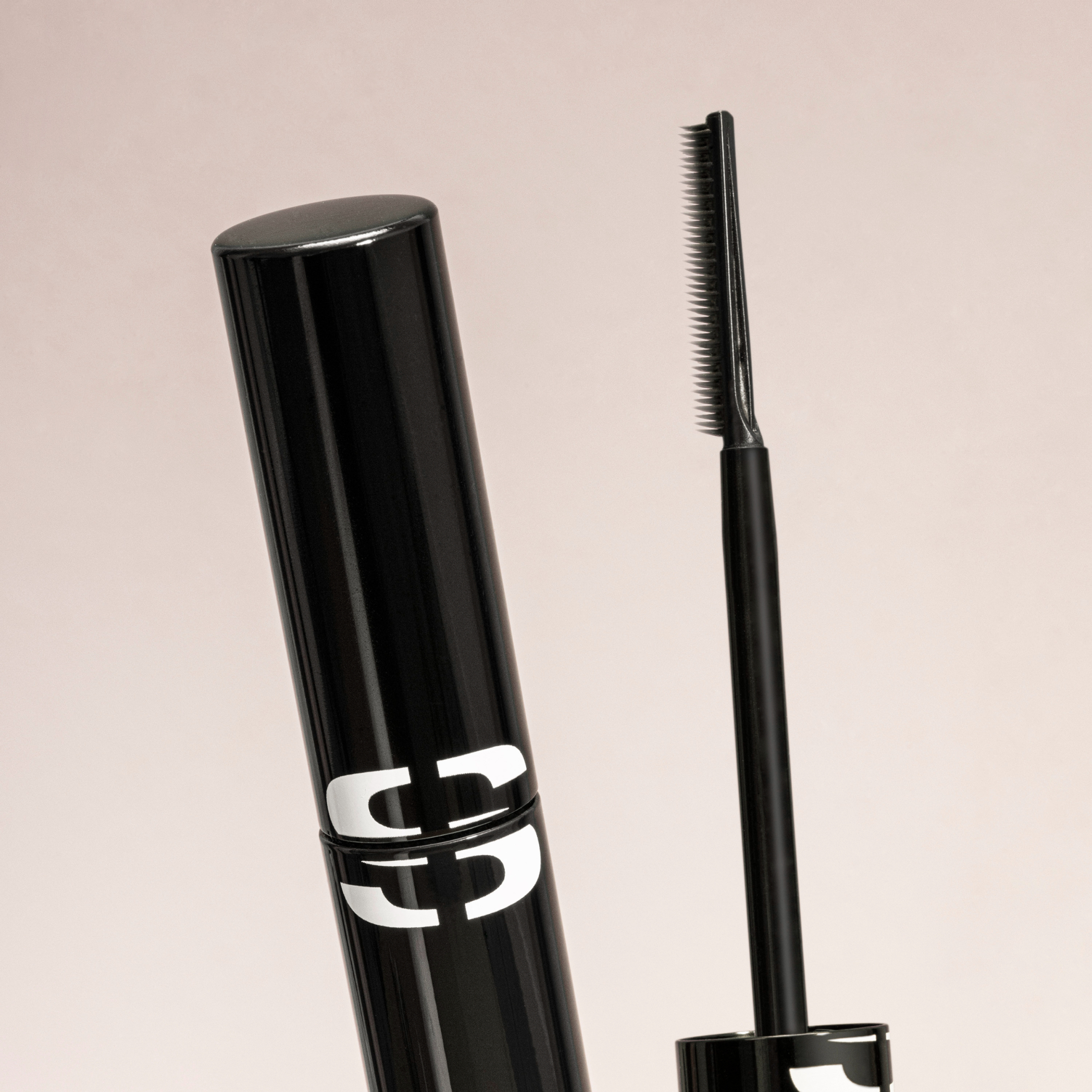 SO INTENSE FORTIFYING VOLUMIZING MASCARA 1