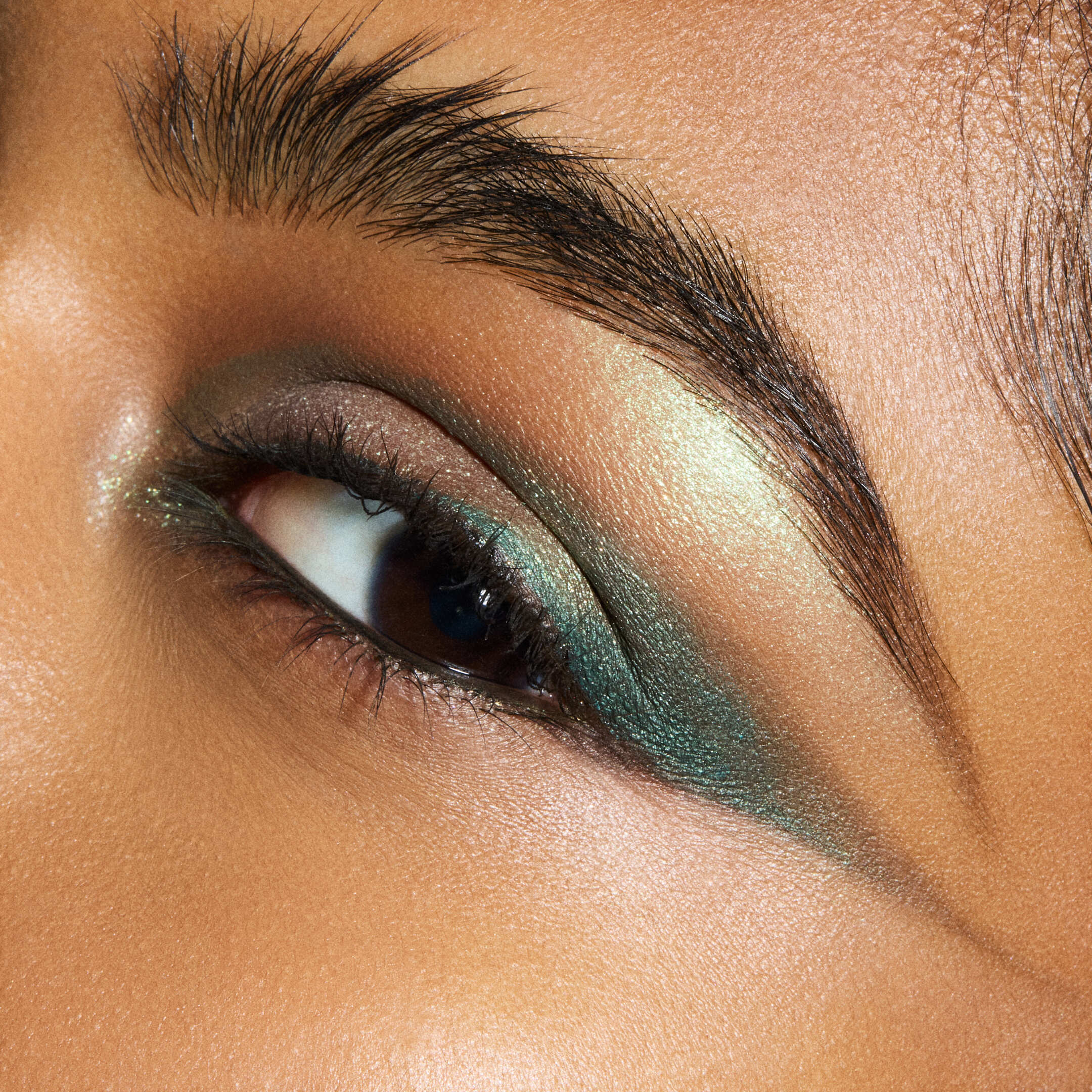 GLITTER SINGLE EYE SHADOW COMPACT  3