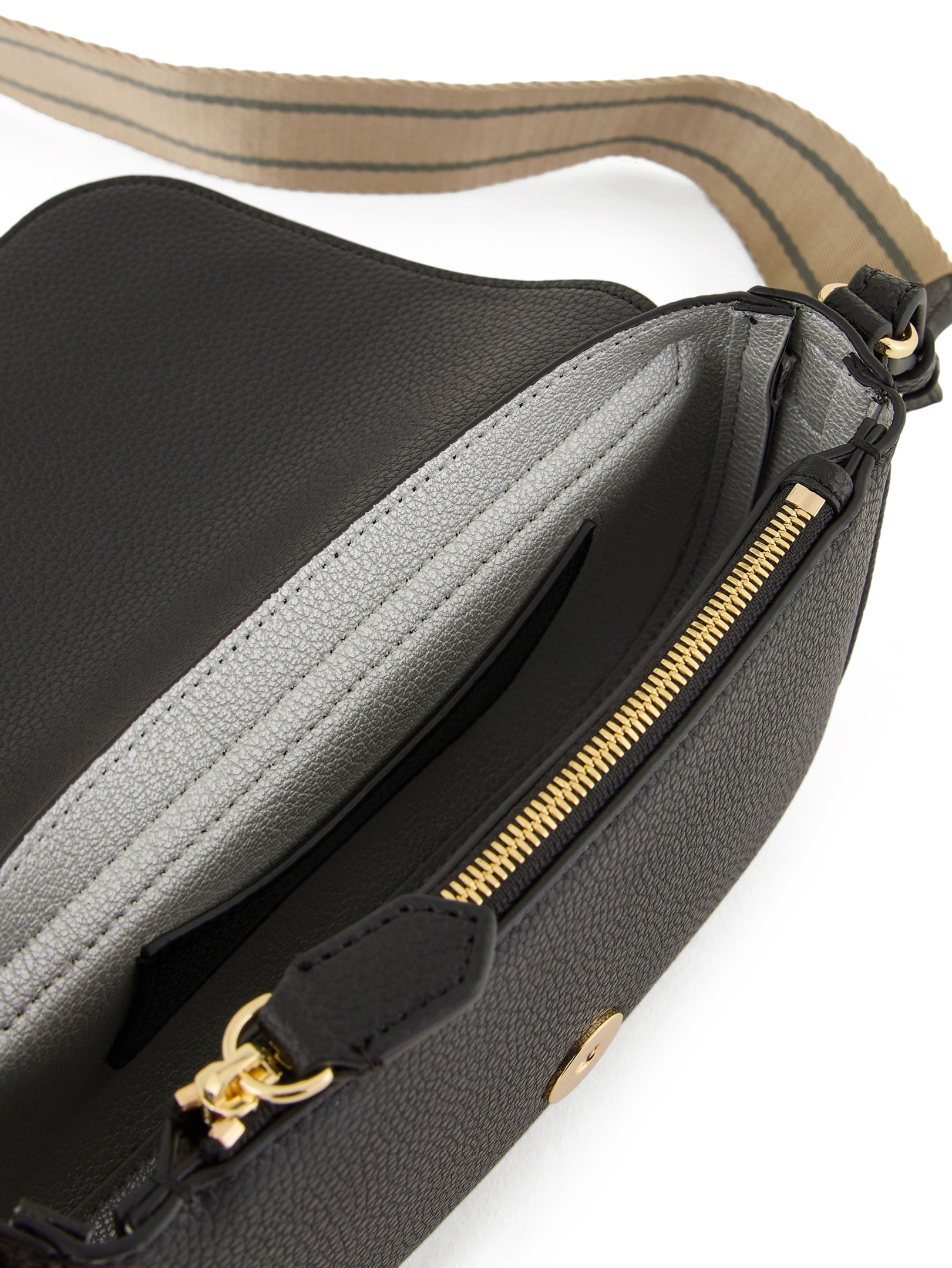 ΓΥΝΑΙΚΕΙΑ ΤΣΑΝΤΑ ΧΙΑΣΤΙ 3