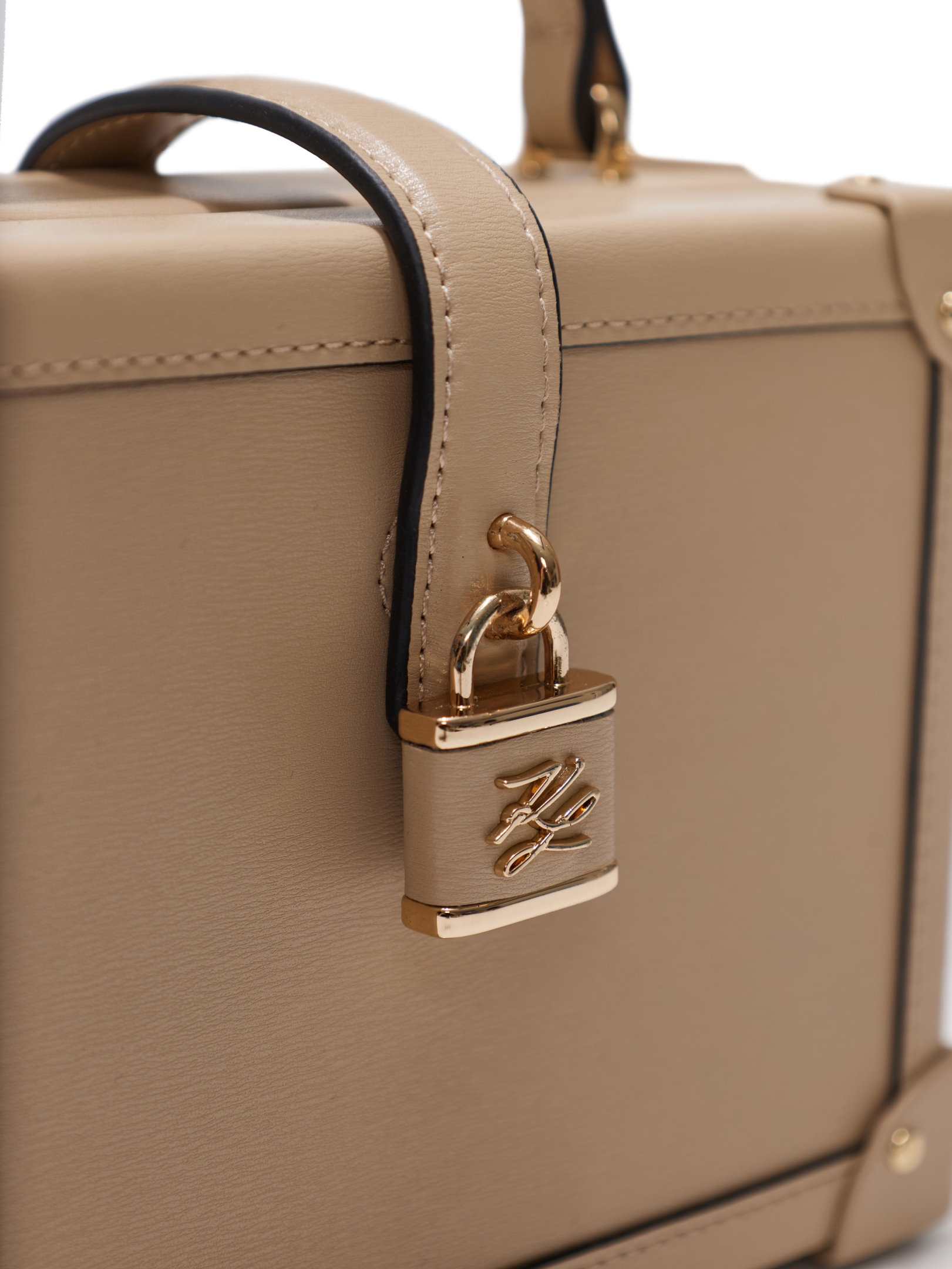 ΓΥΝΑΙΚΕΙΑ ΤΣΑΝΤΑ ΧΕΙΡΟΣ  3