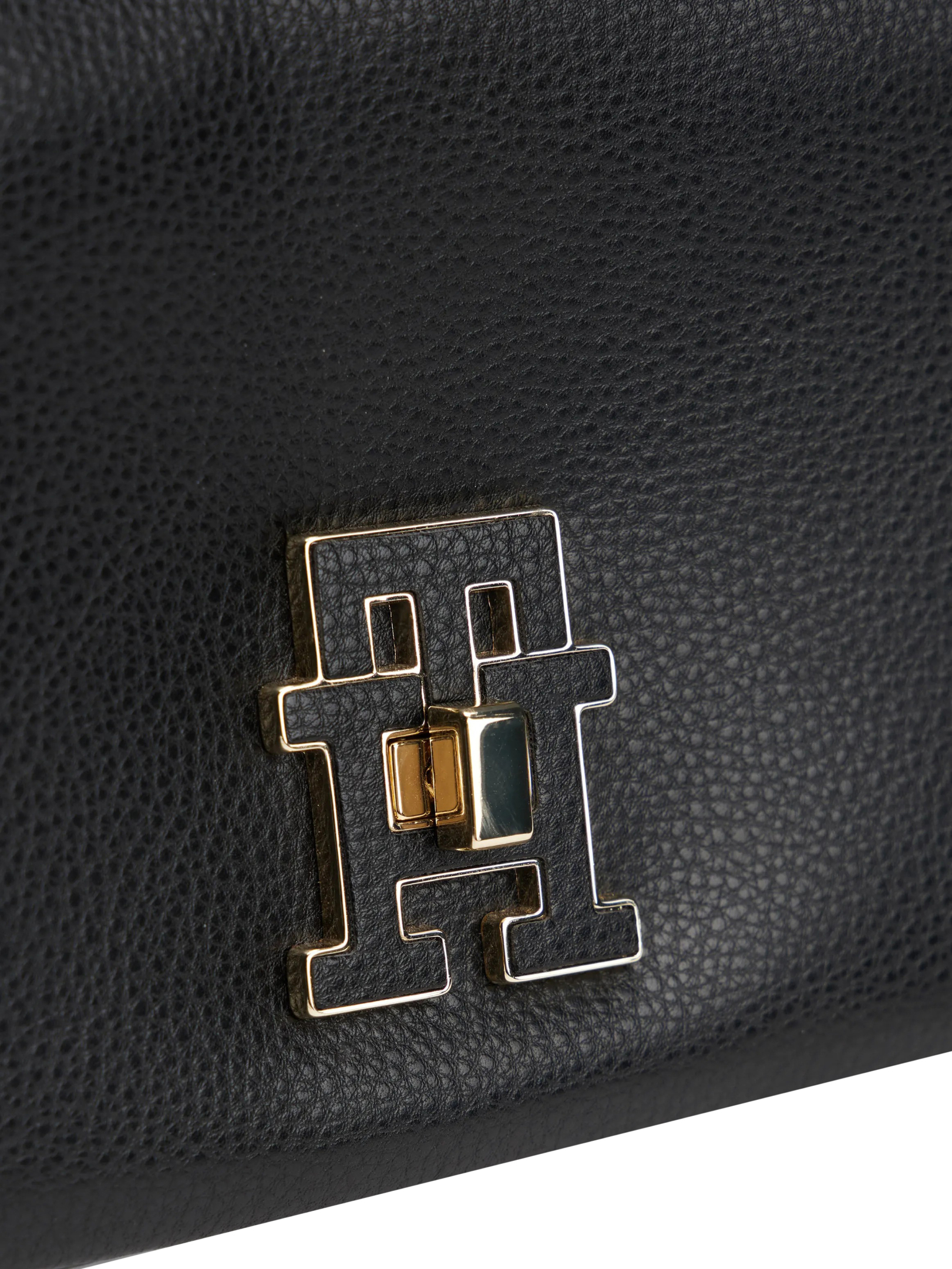 ΓΥΝΑΙΚΕΙΑ ΤΣΑΝΤΑ ΧΙΑΣΤΙ 3