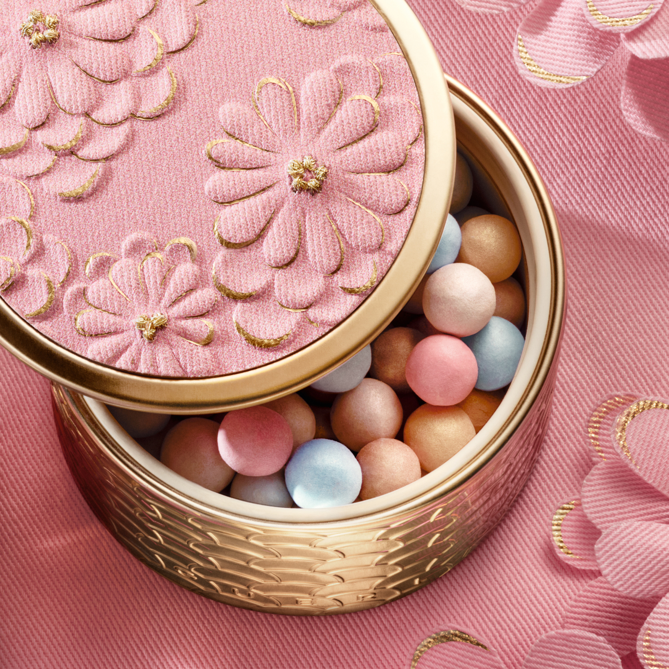 MÉTÉORITES BLOOMING GLOW LIGHT-REVEALING PEARLS OF POWDER - LIMITED EDITION 4