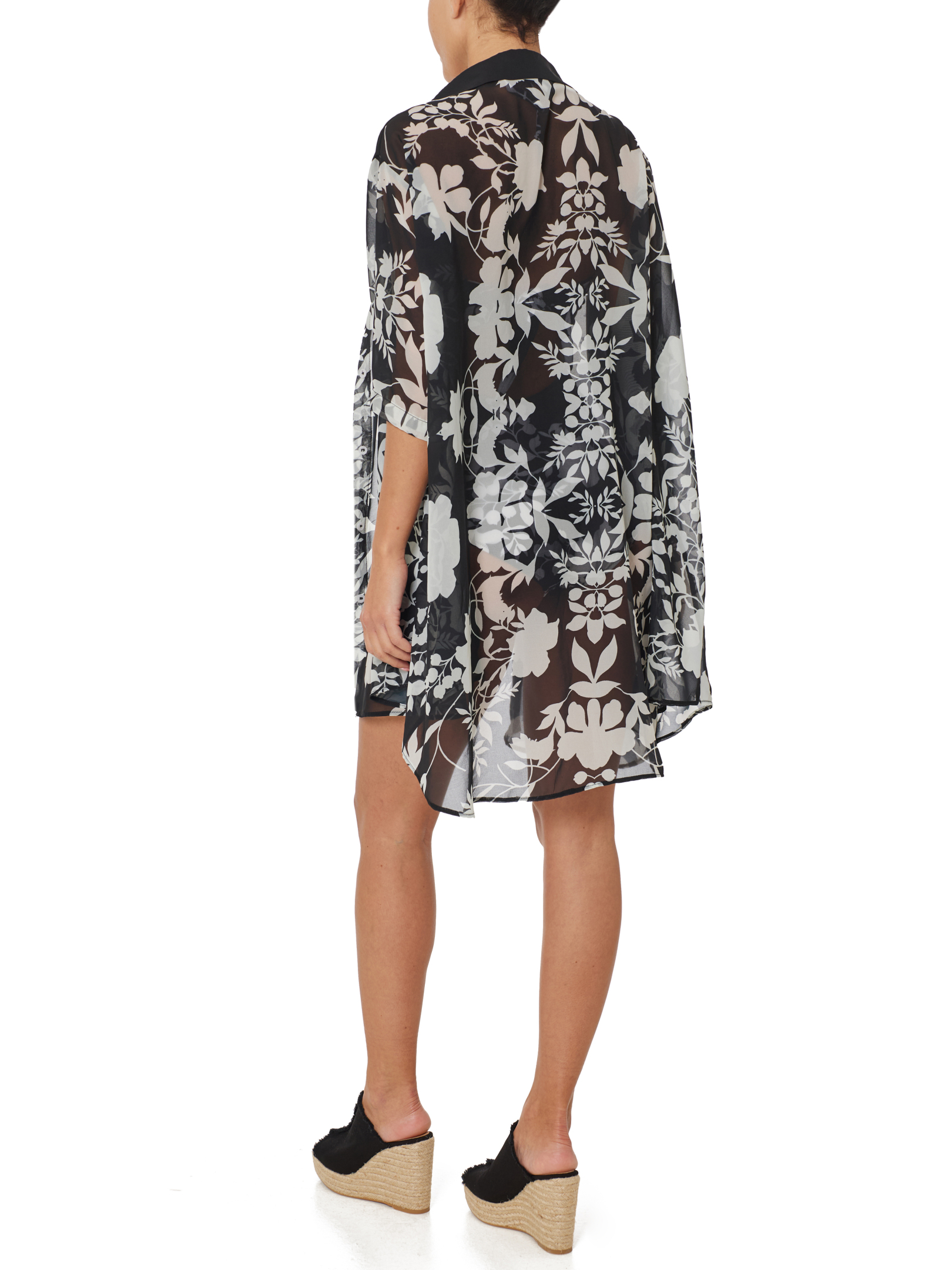 ΓΥΝΑΙΚΕΙΑ ΠΟΥΚΑΜΙΣΑ 2