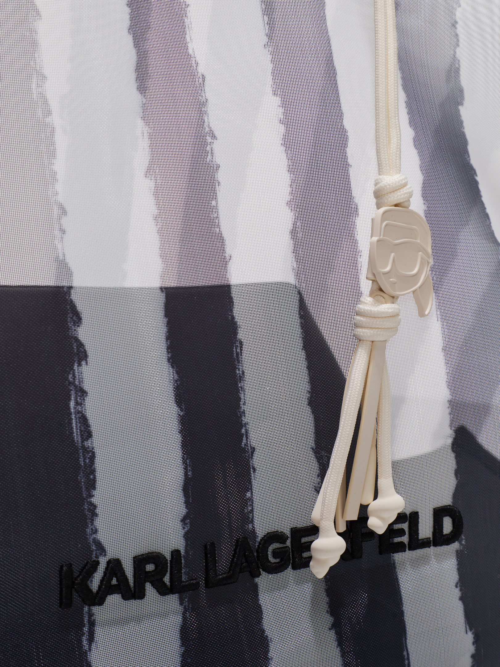 ΓΥΝΑΙΚΕΙΑ ΤΣΑΝΤΑ ΧΕΙΡΟΣ 3