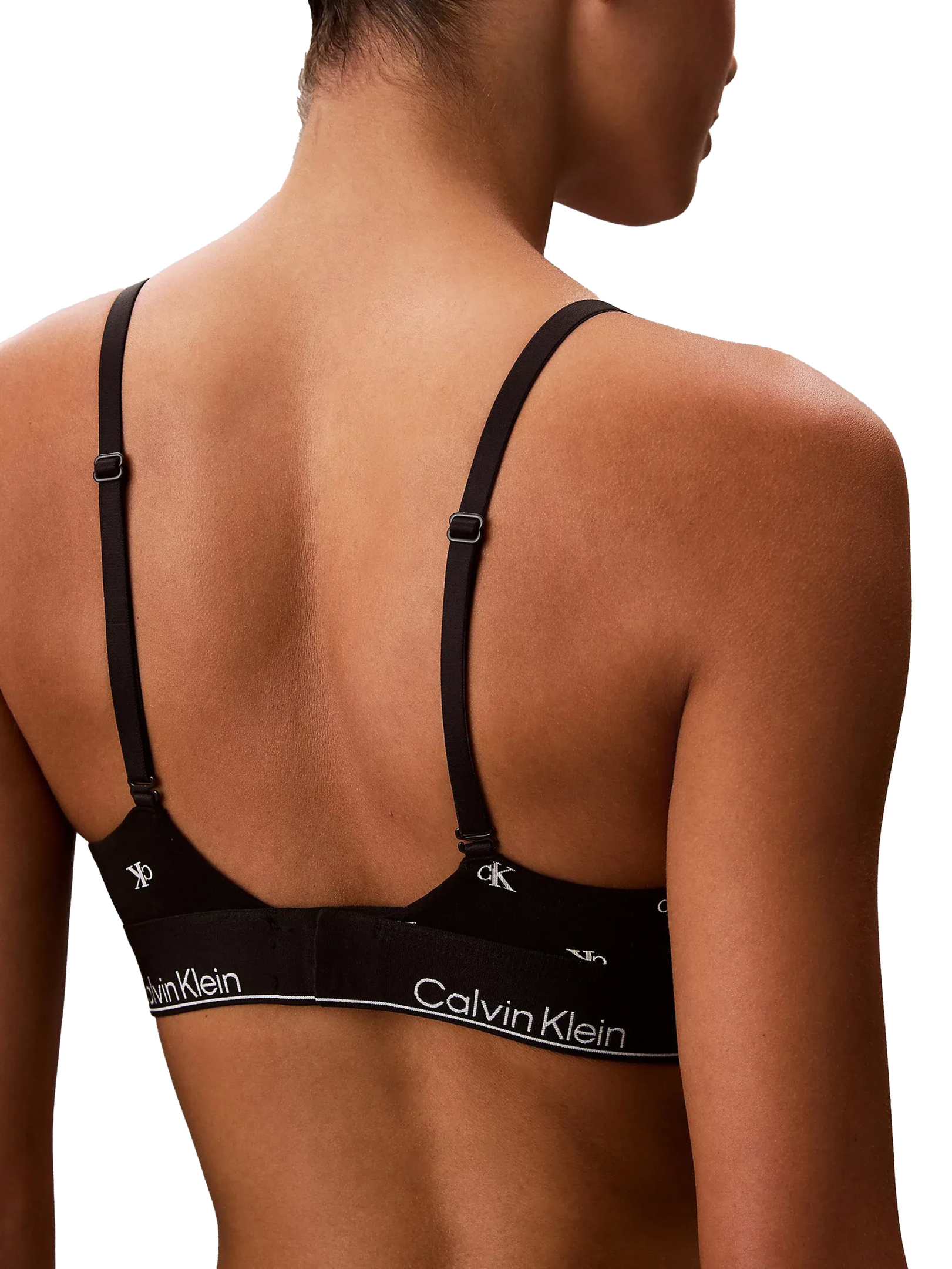 ΓΥΝΑΙΚΕΙΟ ΤΡΙΓΩΝΙΚΟ ΣΟΥΤΙΕΝ  2