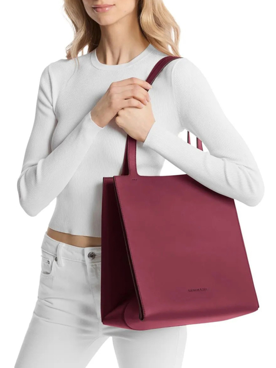 ΓΥΝΑΙΚΕΙΑ ΤΣΑΝΤΑ ΩΜΟΥ 1