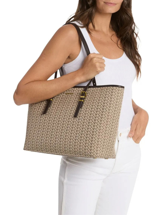 ΓΥΝΑΙΚΕΙΑ ΤΣΑΝΤΑ ΩΜΟΥ 1