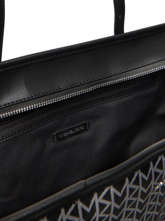 ΓΥΝΑΙΚΕΙΑ ΤΣΑΝΤΑ ΩΜΟΥ 2