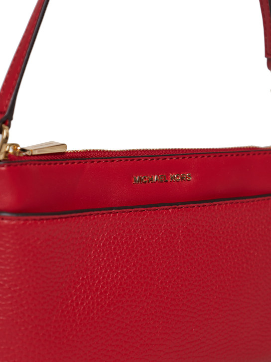 ΓΥΝΑΙΚΕΙΑ ΤΣΑΝΤΑ ΧΕΙΡΟΣ 3