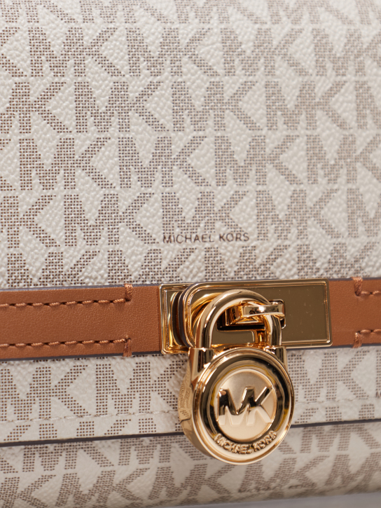 ΓΥΝΑΙΚΕΙΑ ΤΣΑΝΤΑ ΧΕΙΡΟΣ  3