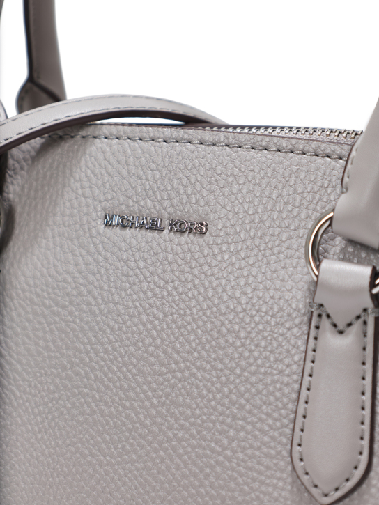 ΓΥΝΑΙΚΕΙΑ ΤΣΑΝΤΑ ΧΕΙΡΟΣ  3