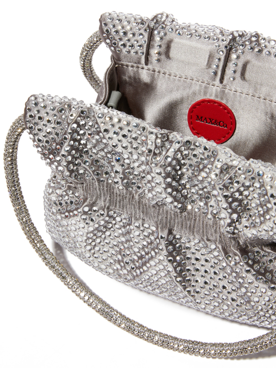 ΓΥΝΑΙΚΕΙΑ ΤΣΑΝΤΑ ΩΜΟΥ 2