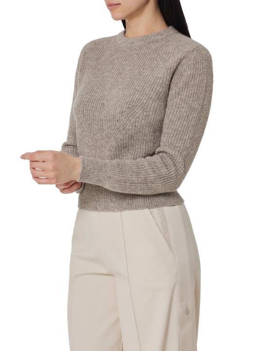 ΓΥΝΑΙΚΕΙΑ ΠΟΥΛΟΒΕΡ  1