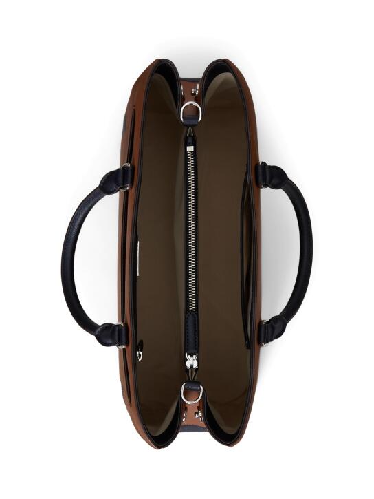 ΓΥΝΑΙΚΕΙΑ ΔΕΡΜΑΤΙΝΗ ΤΣΑΝΤΑ ΧΕΙΡΟΣ  3