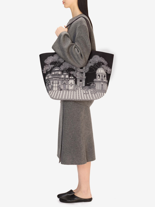 ΓΥΝΑΙΚΕΙΑ ΤΣΑΝΤΑ ΩΜΟΥ 1