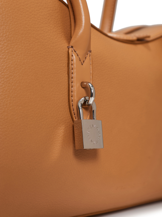 ΓΥΝΑΙΚΕΙΑ ΤΣΑΝΤΑ ΩΜΟΥ  3