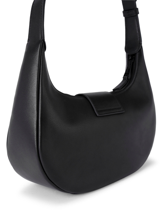 ΓΥΝΑΙΚΕΙΑ ΔΕΡΜΑΤΙΝΗ ΤΣΑΝΤΑ ΩΜΟΥ CHELSEA 1