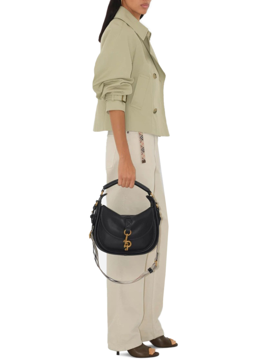 ΓΥΝΑΙΚΕΙΑ ΤΣΑΝΤΑ ΩΜΟΥ 4