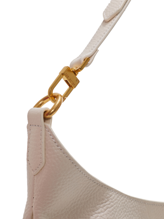 ΓΥΝΑΙΚΕΙΑ ΤΣΑΝΤΑ ΩΜΟΥ  3