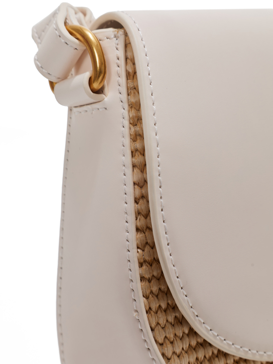 ΓΥΝΑΙΚΕΙΑ ΤΣΑΝΤΑ ΩΜΟΥ  3