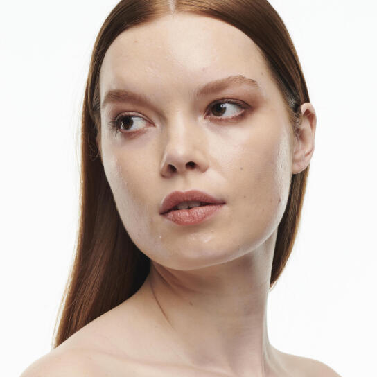 STUDIO RADIANCE SERUM-POWERED FOUNDATION 3