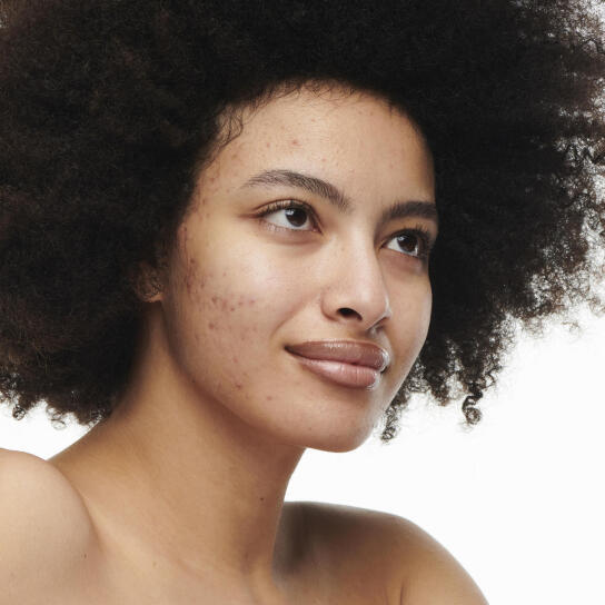 STUDIO RADIANCE SERUM-POWERED FOUNDATION 2