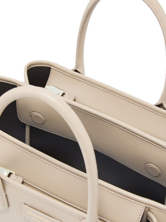 ΓΥΝΑΙΚΕΙΑ ΤΣΑΝΤΑ ΧΕΙΡΟΣ 4