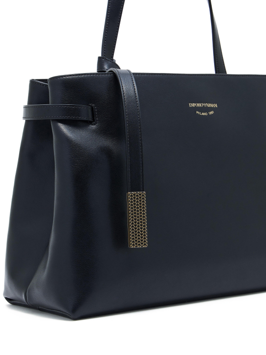 ΓΥΝΑΙΚΕΙΑ ΤΣΑΝΤΑ ΩΜΟΥ 3