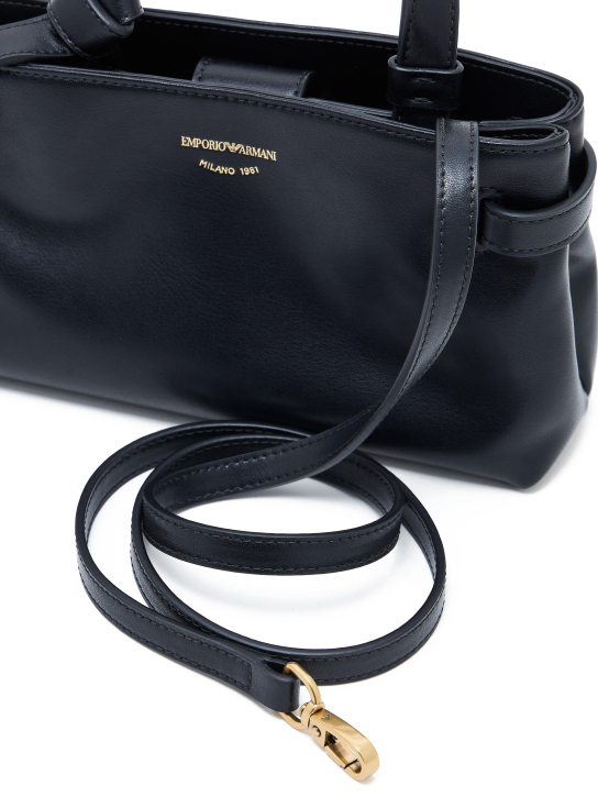 ΓΥΝΑΙΚΕΙΑ ΤΣΑΝΤΑ ΧΕΙΡΟΣ 3