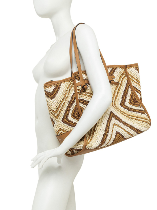 ΓΥΝΑΙΚΕΙΑ ΤΣΑΝΤΑ ΩΜΟΥ 4