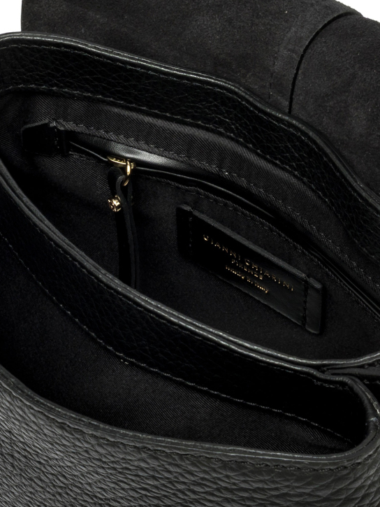 ΓΥΝΑΙΚΕΙΑ ΤΣΑΝΤΑ ΩΜΟΥ 2