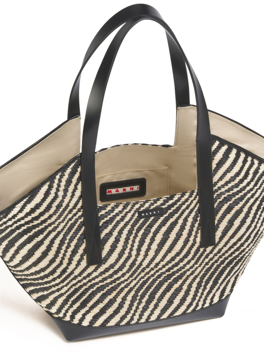 ΓΥΝΑΙΚΕΙΑ ΤΣΑΝΤΑ ΩΜΟΥ 2